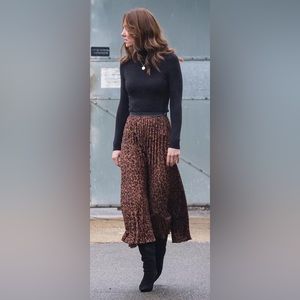 ZARA leopard print pleated midi skirt